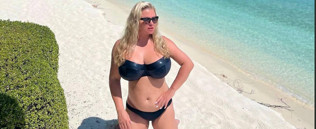 Семенович провела фотосессию на Мальдивах и рассказала, что поправилась на 7 кг